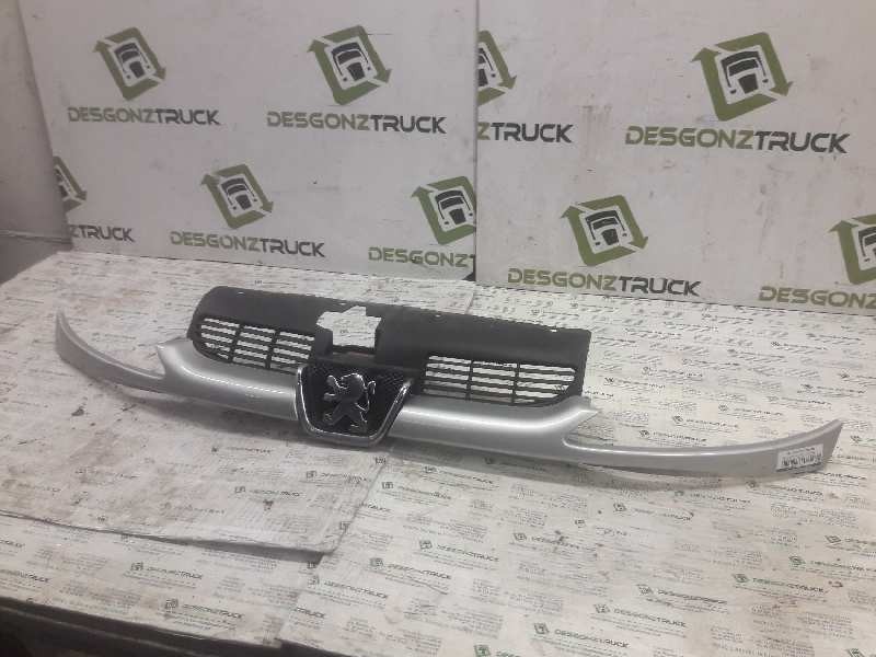 Recambio de rejilla delantera central para peugeot 206 sw xs referencia OEM IAM 96495663XT 9651791577 