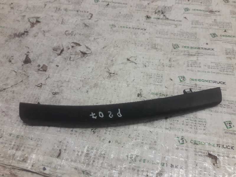 Recambio de moldura para peugeot 207 1.4 referencia OEM IAM 9651950377  