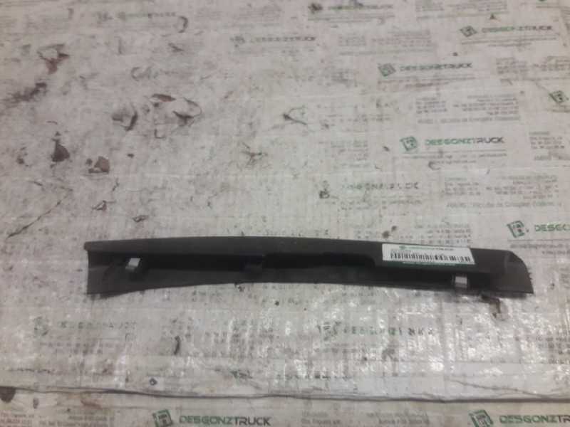 Recambio de moldura para peugeot 207 1.4 referencia OEM IAM 9651950377  