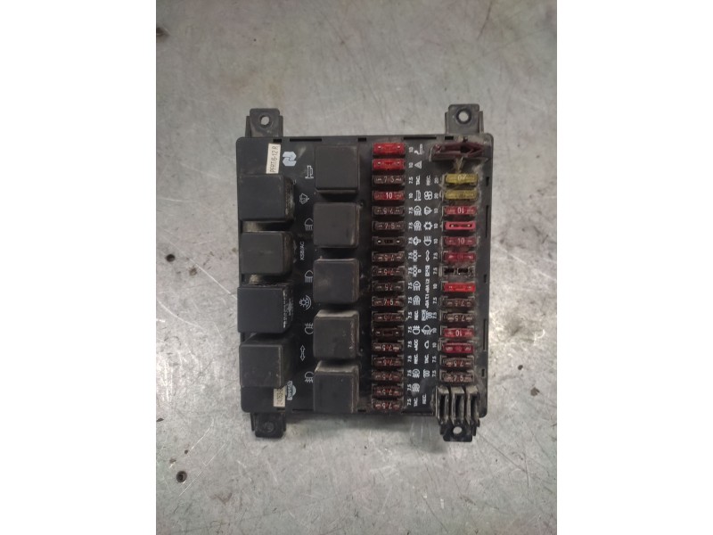 Recambio de caja reles / fusibles para nissan trade 75 referencia OEM IAM 24063G4900  