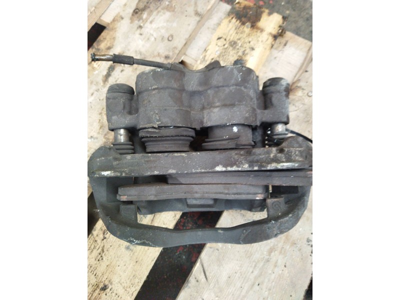 Recambio de pinza freno delantera izquierda para nissan cabstar 01.04 referencia OEM IAM 730206 BREMBO 