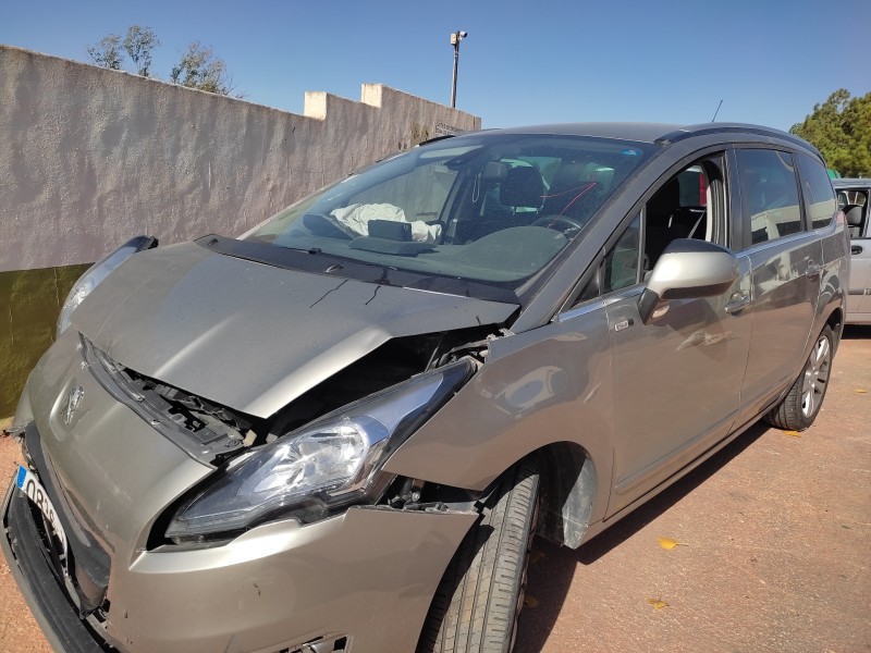 peugeot 5008 del año 2015