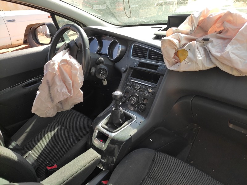 peugeot 5008 del año 2015