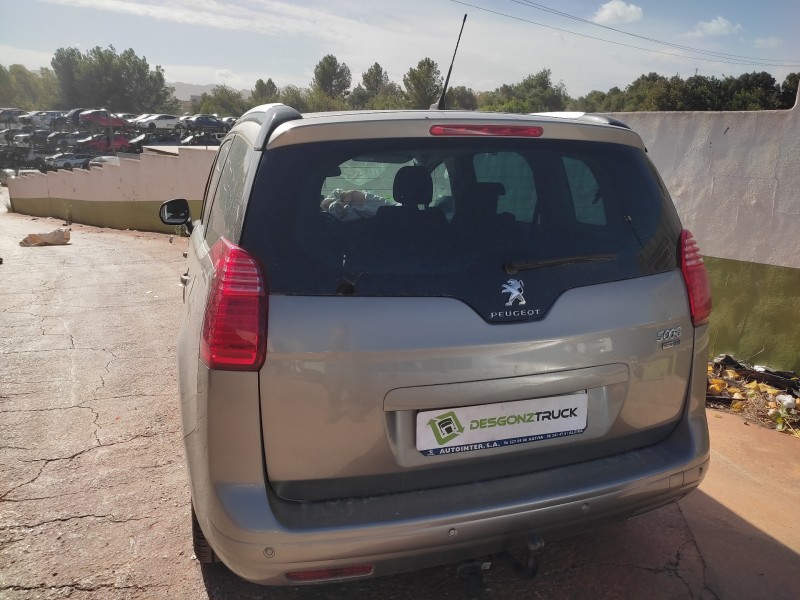 peugeot 5008 del año 2015