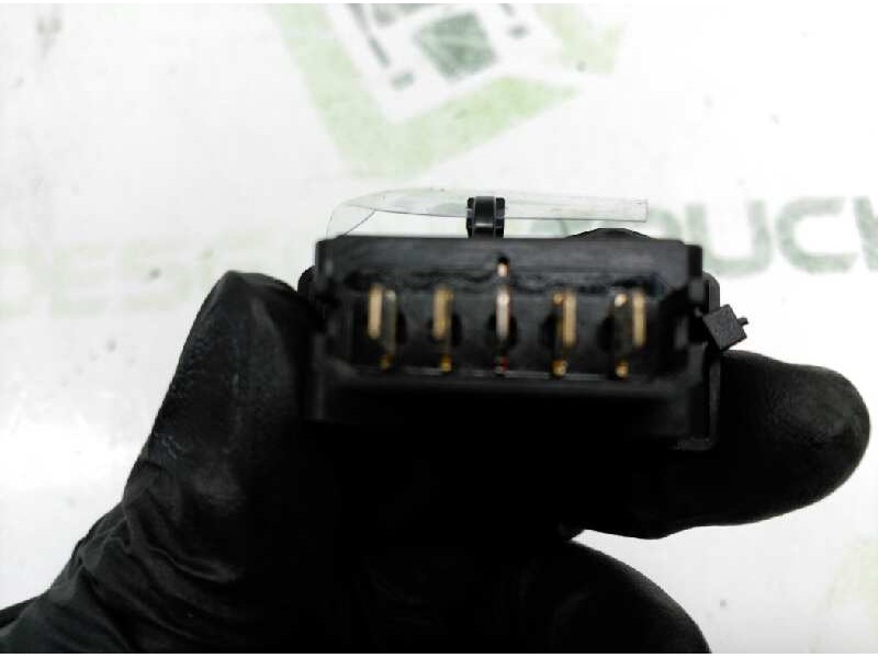 Recambio de mando elevalunas delantero izquierdo para peugeot 205 berlina 1.4 generation referencia OEM IAM   