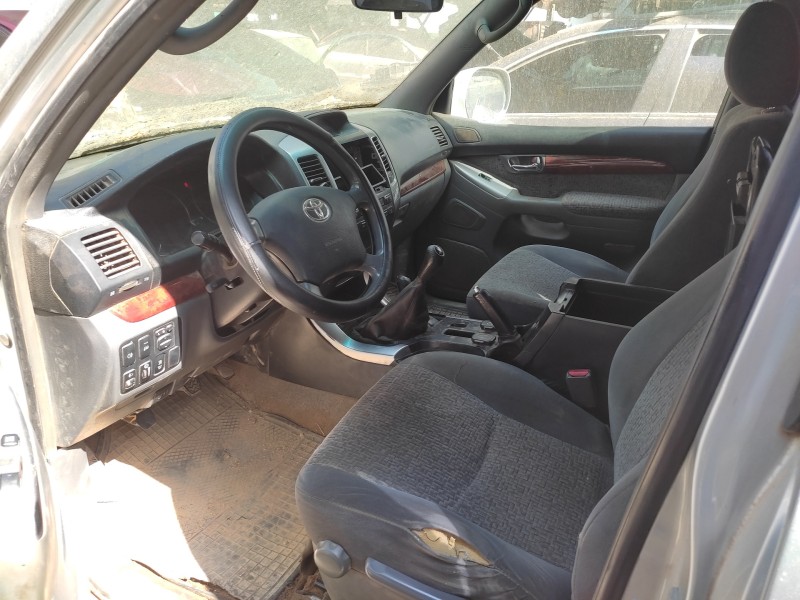 toyota land cruiser (j12) del año 2003