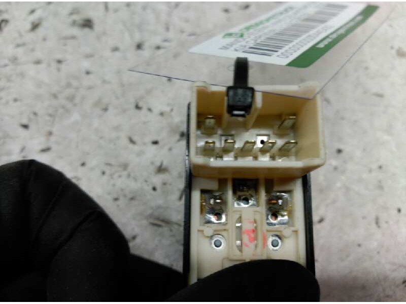 Recambio de mando elevalunas delantero derecho para kia carnival ii 2.9 cdri ex referencia OEM IAM   