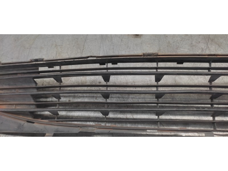 Recambio de rejilla paragolpes central para peugeot 307 break / sw (s1) break xt referencia OEM IAM   