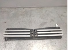 Recambio de rejilla delantera central para peugeot 205 berlina referencia OEM IAM   