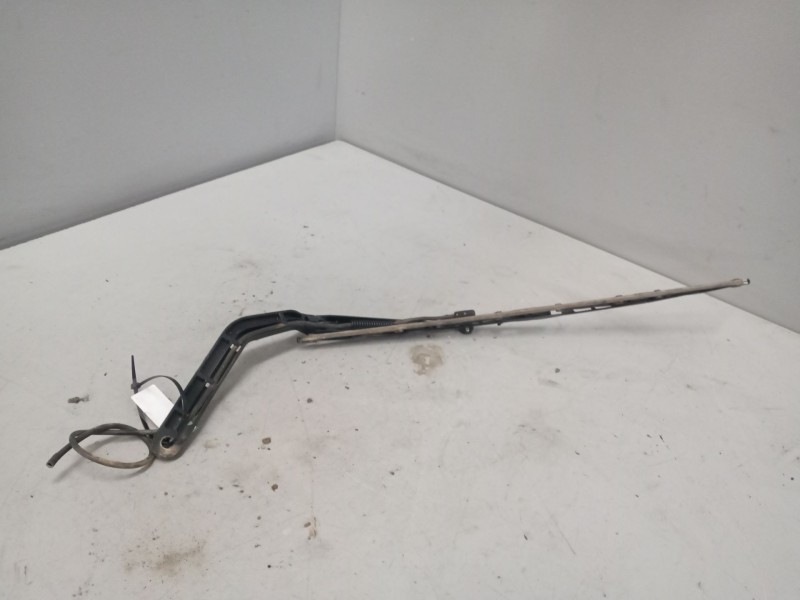 Recambio de brazo limpia delantero izquierdo para nissan atleon tk 80/4 referencia OEM IAM   