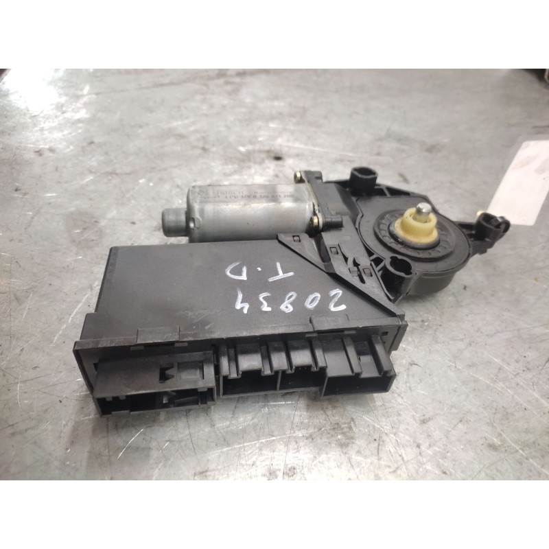 Recambio de motor elevalunas trasero derecho para audi a4 berlina (8e) 1.9 tdi (96kw) referencia OEM IAM   