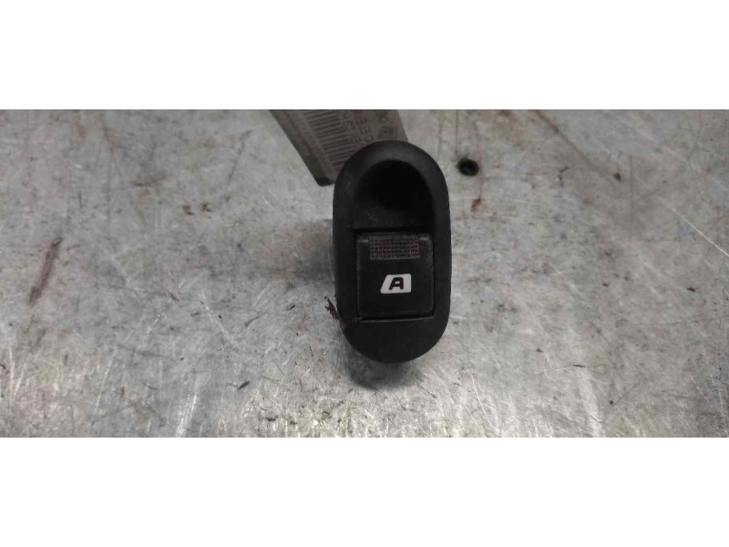 Recambio de mando elevalunas delantero izquierdo para citroën c3 hdi 70 furio referencia OEM IAM 96401469XT 4 PINS 