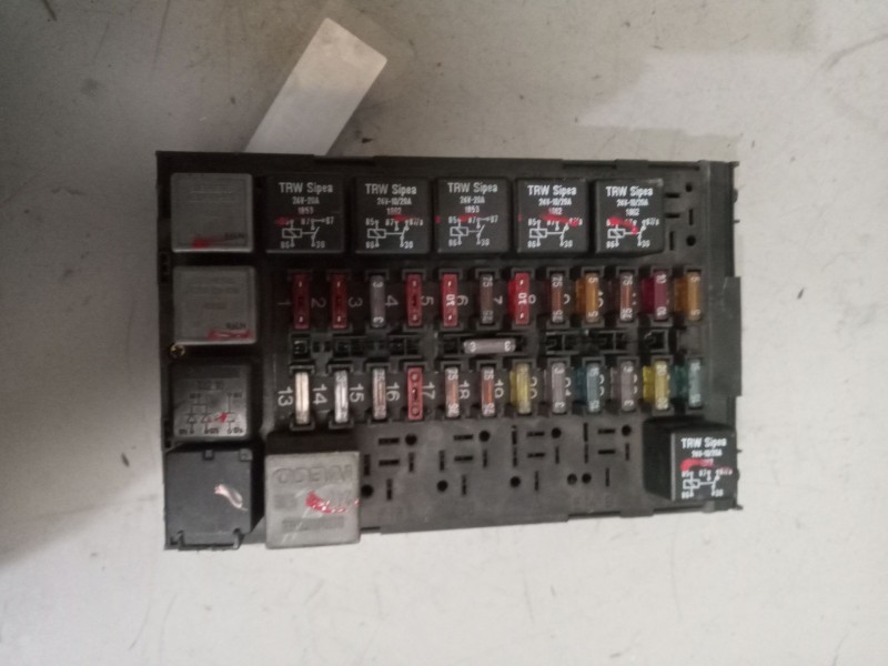 Recambio de caja reles / fusibles para iveco eurocargo referencia OEM IAM a223  