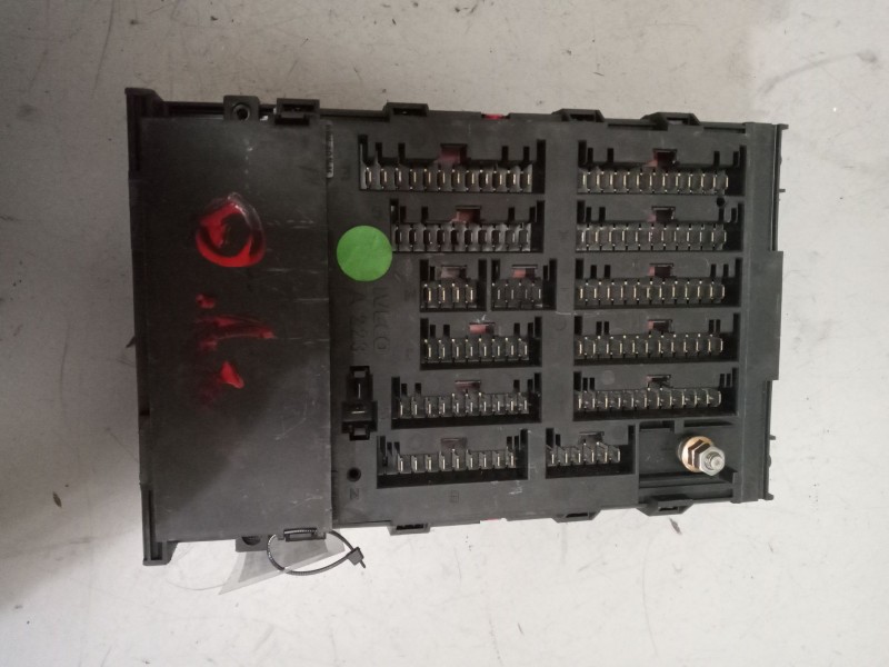 Recambio de caja reles / fusibles para iveco eurocargo referencia OEM IAM a223  