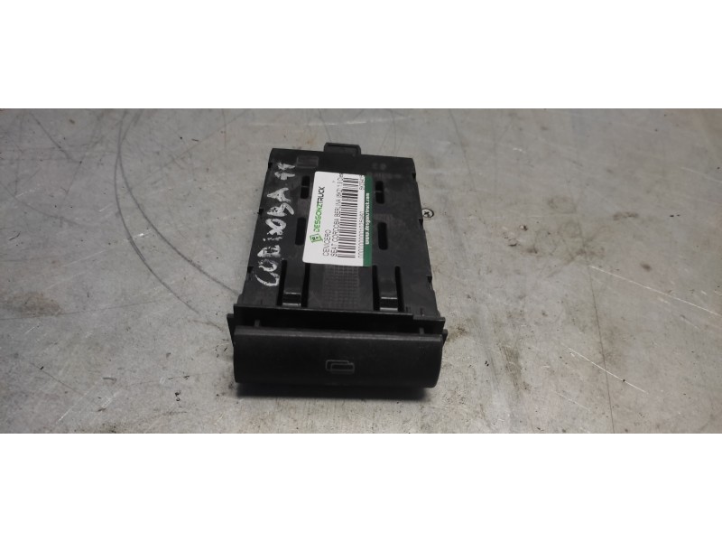 Recambio de cenicero para seat cordoba berlina (6k2) 1.9 diesel (1y) referencia OEM IAM 6K0941561  
