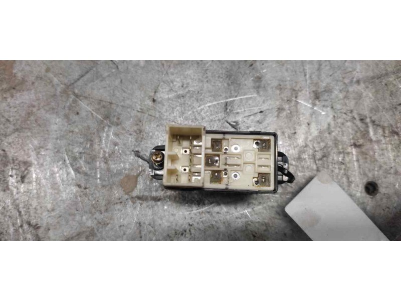 Recambio de mando elevalunas delantero derecho para hyundai accent (mc) gl referencia OEM IAM 935782D000 7 PINS 