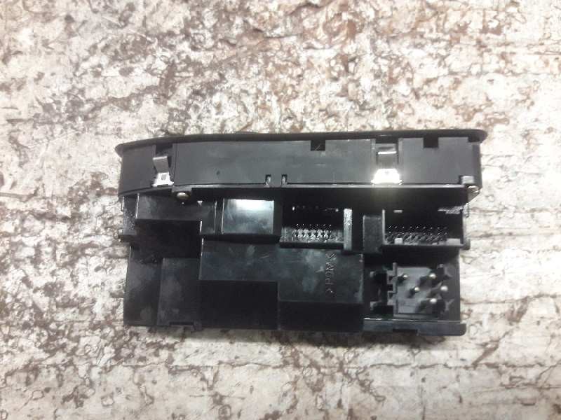 Recambio de mando elevalunas delantero izquierdo para bmw serie 5 berlina (e39) 520d exclusive referencia OEM IAM   