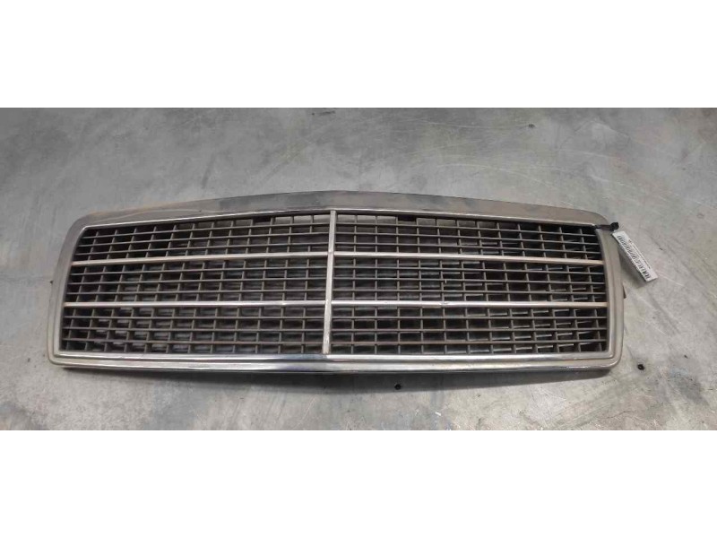 Recambio de rejilla delantera para mercedes-benz clase c (w202) berlina referencia OEM IAM 2028880023  