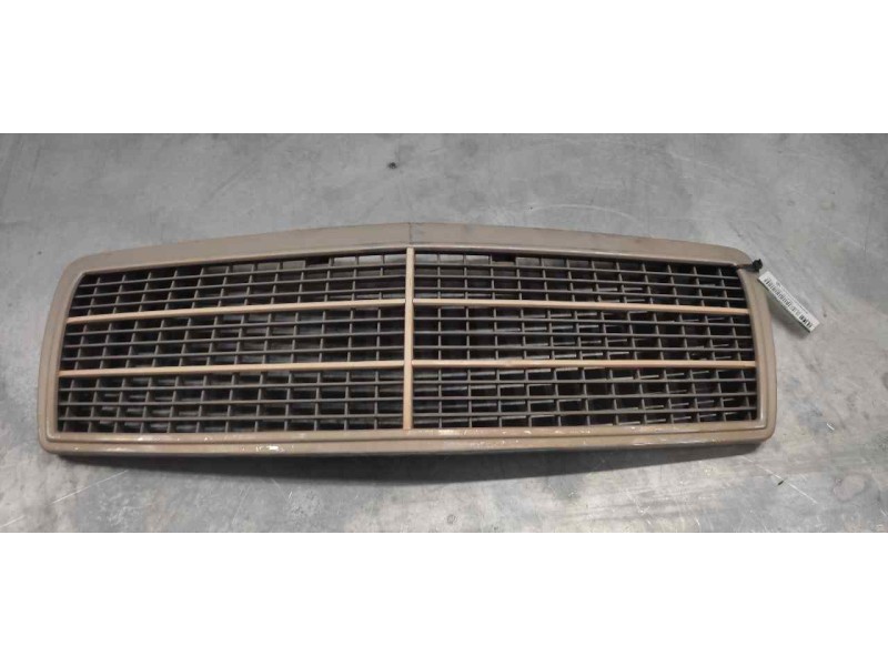 Recambio de rejilla delantera para mercedes-benz clase c (w202) berlina referencia OEM IAM 2028880023  