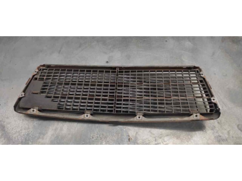 Recambio de rejilla delantera para mercedes-benz clase c (w202) berlina referencia OEM IAM 2028880023  