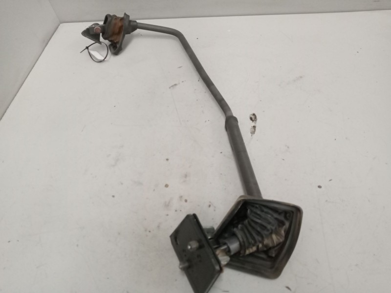 Recambio de brazo retrovisor izquierdo para iveco eurocargo 05.03  fki 100 e tráfico urbano referencia OEM IAM   