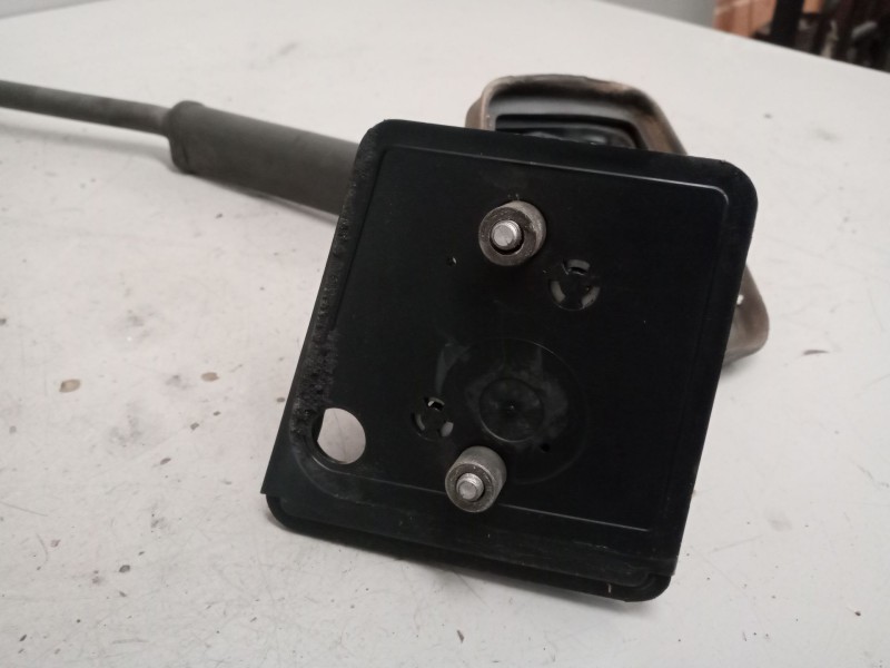 Recambio de brazo retrovisor izquierdo para iveco eurocargo 05.03  fki 100 e tráfico urbano referencia OEM IAM   