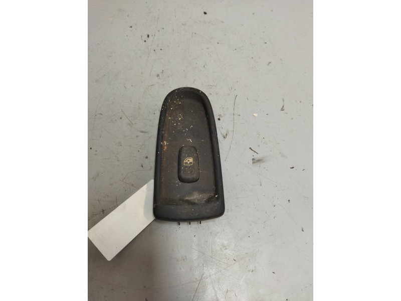 Recambio de mando elevalunas delantero derecho para iveco daily combi referencia OEM IAM   