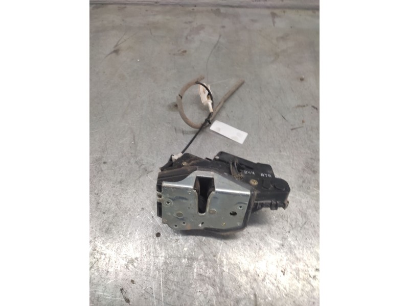 Recambio de cerradura puerta delantera derecha para bmw serie 3 berlina (e46) 320d referencia OEM IAM  7 PINS 