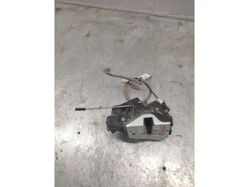 Recambio de cerradura puerta delantera izquierda para bmw serie 3 berlina (e46) 320d referencia OEM IAM  7 PINS 