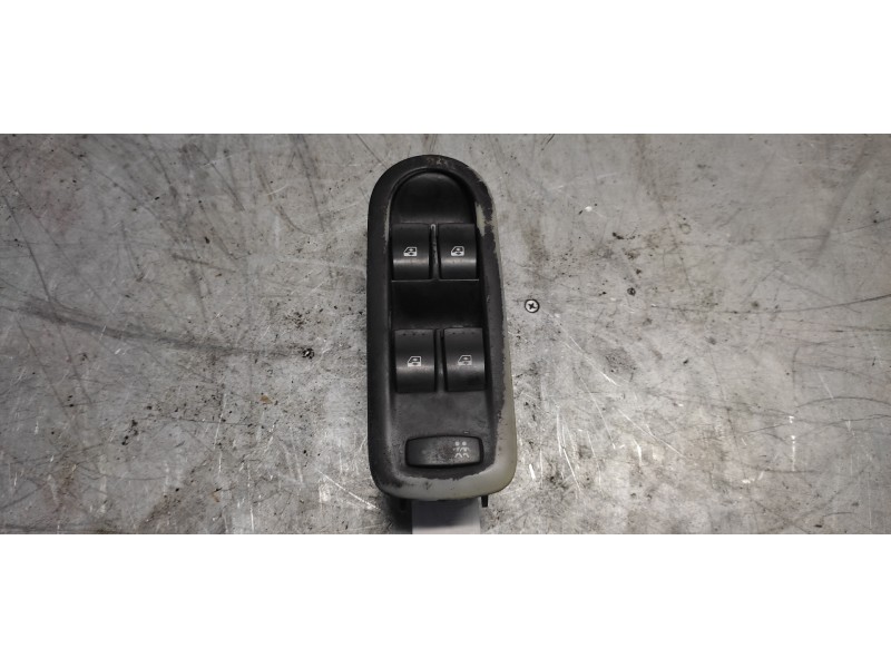 Recambio de mando elevalunas delantero izquierdo para renault scenic ii 1.9 dci diesel referencia OEM IAM 156018070  