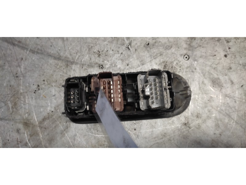 Recambio de mando elevalunas delantero izquierdo para renault scenic ii 1.9 dci diesel referencia OEM IAM 156018070  