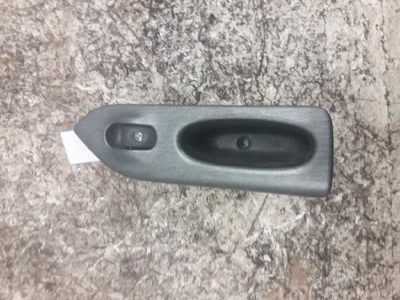 Recambio de mando elevalunas trasero derecho para renault laguna (b56) 1.6 referencia OEM IAM 7701707067 6 PINS 