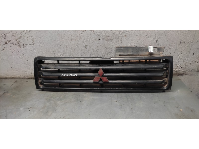 Recambio de rejilla delantera para mitsubishi montero (v20/v40) 2.5 turbodiesel referencia OEM IAM   