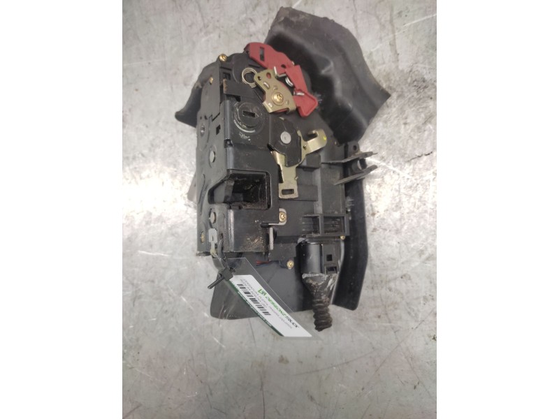 Recambio de cerradura puerta trasera izquierda para audi a4 berlina (8e) 1.9 tdi (96kw) referencia OEM IAM   