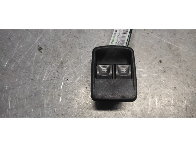 Recambio de mando elevalunas delantero izquierdo para dacia sandero referencia OEM IAM  7 PINS 