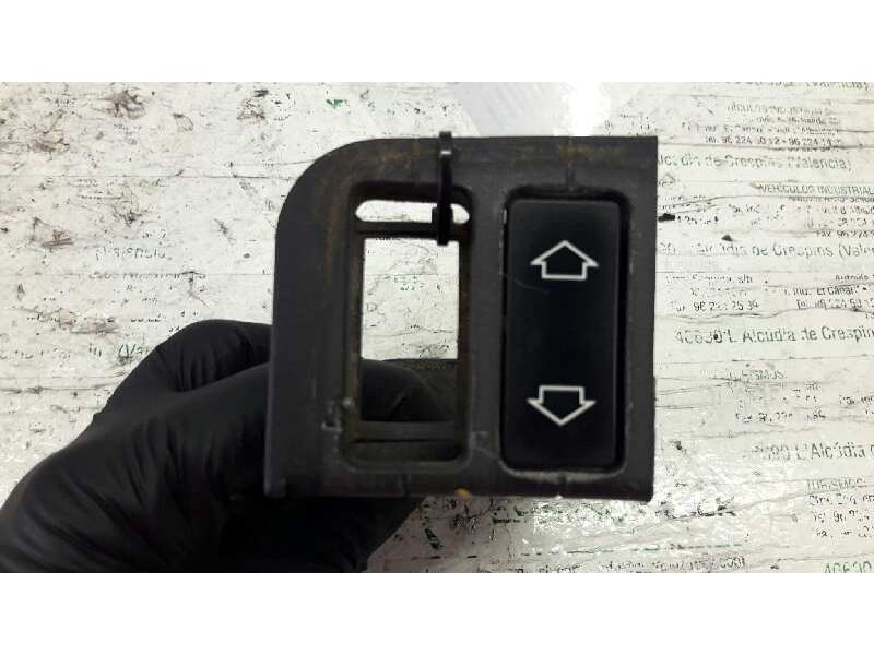Recambio de mando elevalunas delantero derecho para peugeot 205 berlina 1.8 d generation referencia OEM IAM   