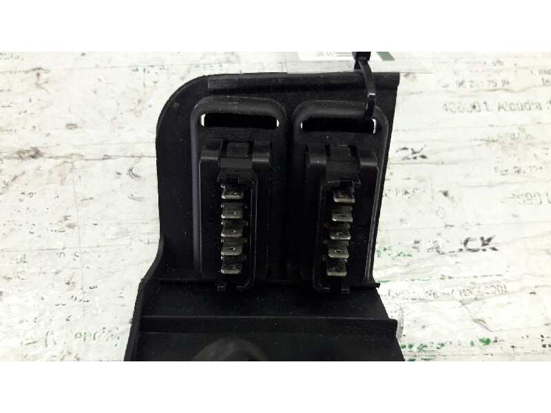 Recambio de mando elevalunas delantero izquierdo para peugeot 205 berlina 1.8 d generation referencia OEM IAM   