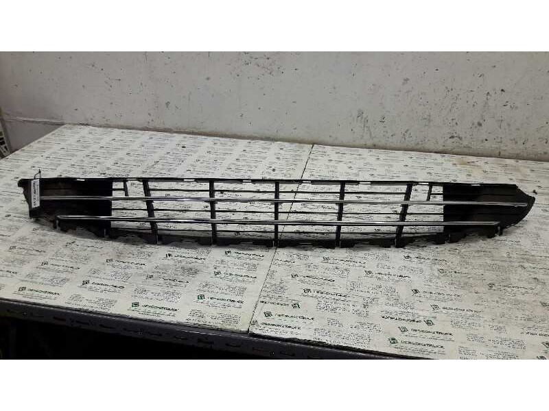 Recambio de rejilla paragolpes central para peugeot 3008 access referencia OEM IAM   