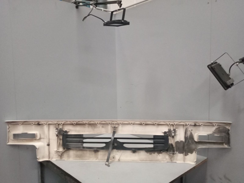 Recambio de calandra para renault m 210.13/c midliner e2 referencia OEM IAM   