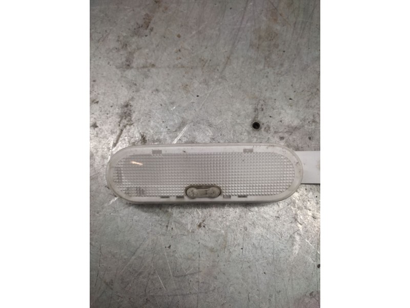 Recambio de luz interior para renault kangoo dynamique referencia OEM IAM 8200439421  