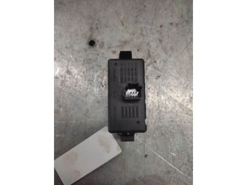 Recambio de warning para renault kangoo dynamique referencia OEM IAM 8200214896A  6 PINS