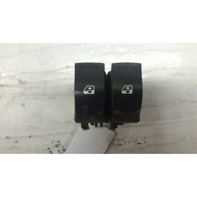 Recambio de mando elevalunas delantero izquierdo para renault megane ii berlina 5p confort authentique referencia OEM IAM   