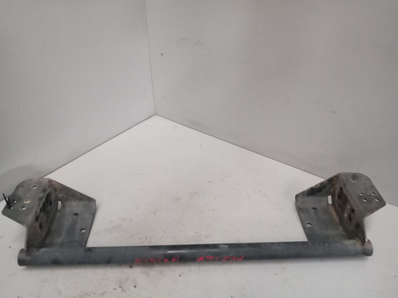 Recambio de traviesa frontal superior para nissan atleon 120 referencia OEM IAM   