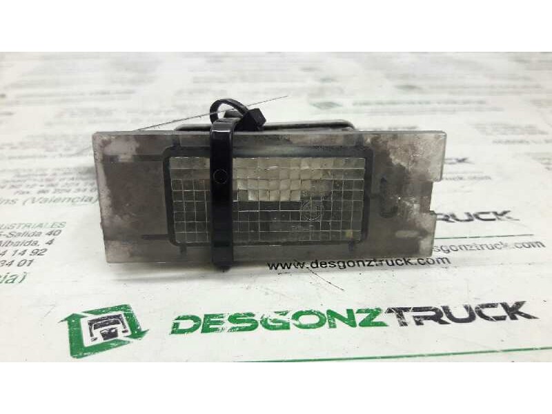 Recambio de piloto matricula para renault megane ii classic berlina confort authentique referencia OEM IAM 7700796163  