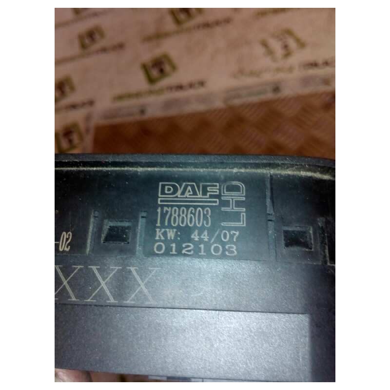 Recambio de mando elevalunas delantero izquierdo para daf serie xf105.xxx fsa 4x2 space-cab referencia OEM IAM 1788603  