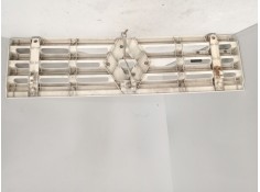 Recambio de rejilla delantera central para renault m 160.13 (160.12) / m 200.15 referencia OEM IAM    2