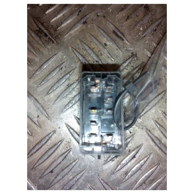 Recambio de mando elevalunas delantero izquierdo para renault premium route 2006 fas 4x2 larga distancia referencia OEM IAM 5010