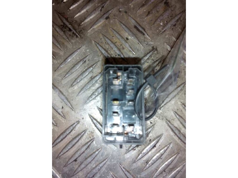 Recambio de mando elevalunas delantero izquierdo para renault premium route 2006 fas 4x2 larga distancia referencia OEM IAM 5010