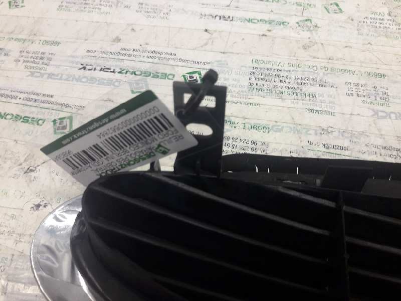 Recambio de rejilla paragolpes central para ford mondeo berlina (gd) ambiente referencia OEM IAM 96BG8A133 96BG8200 