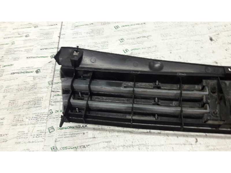 Recambio de rejilla paragolpes central para peugeot 205 berlina referencia OEM IAM 9253108580  